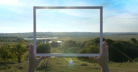 framing-landscape-while-traveling